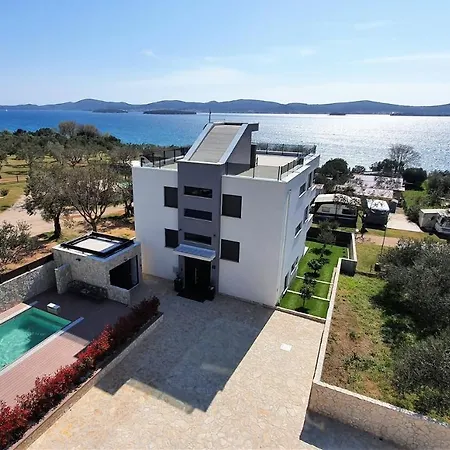 Πανσιόν Ivan 4*