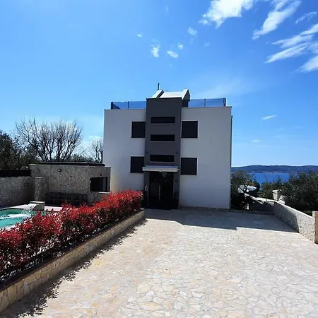 Πανσιόν Ivan 4*